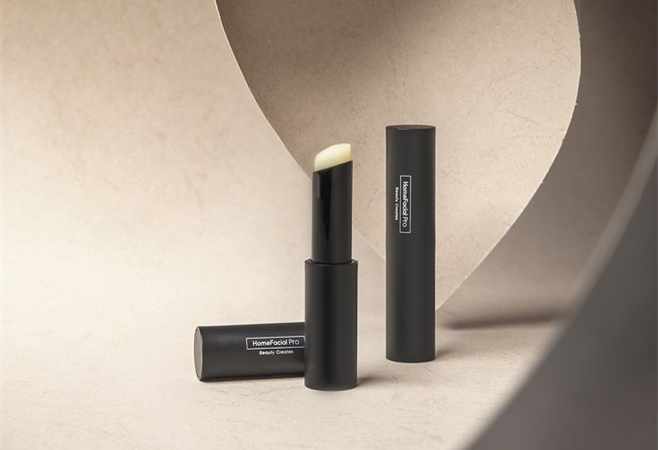 涂口红一直卡纹怎么办,涂口红总卡纹