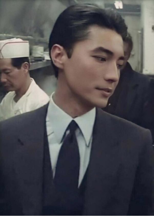 演员尊龙的近况,尊龙自带贵气风度翩翩