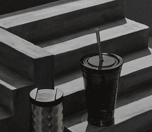 星巴克的logo为什么一直是tm,为什么有些星巴克是红色logo