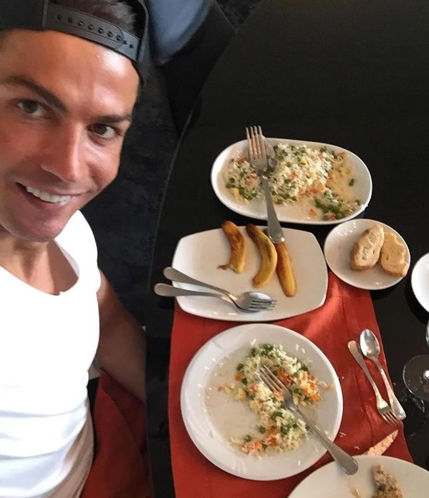 c罗海边肌肉照片,高度自律c罗健身大秀魔鬼肌肉