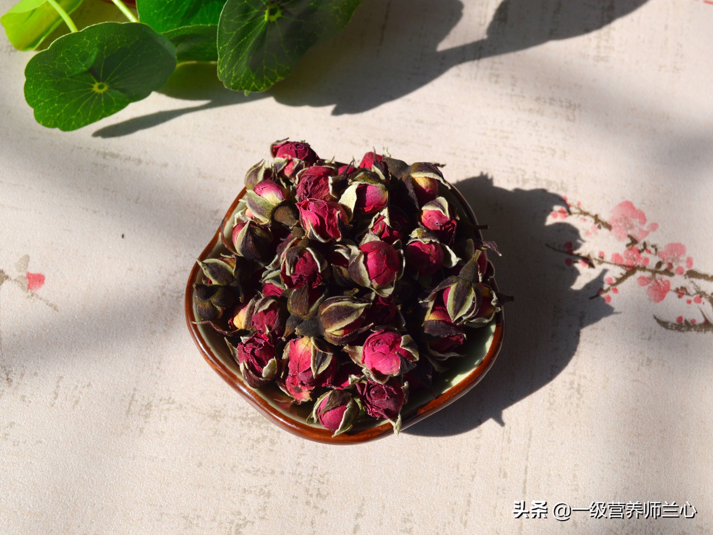 春天喝什么花茶对人的身体比较好,春天多喝花茶真的能让你美上十倍