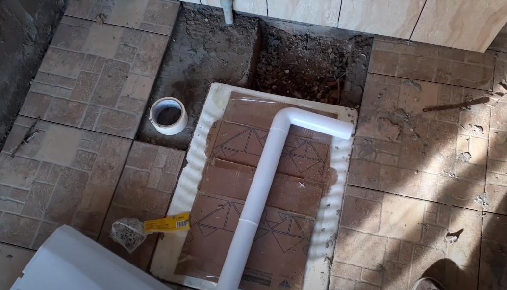 马桶和蹲坑在同一平面上怎么安装,马桶安装简单还是蹲坑简单