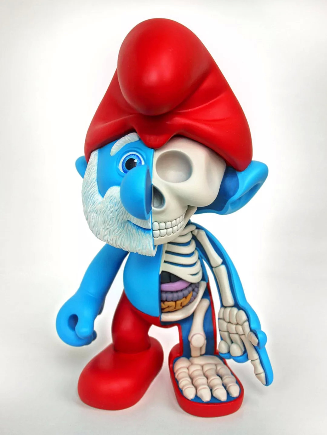 他肢解卡通人物,不但没毁童年,还倍受追捧