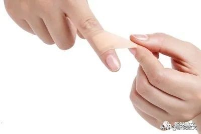 食指无缘无故肿了还痒,食指莫名其妙开裂