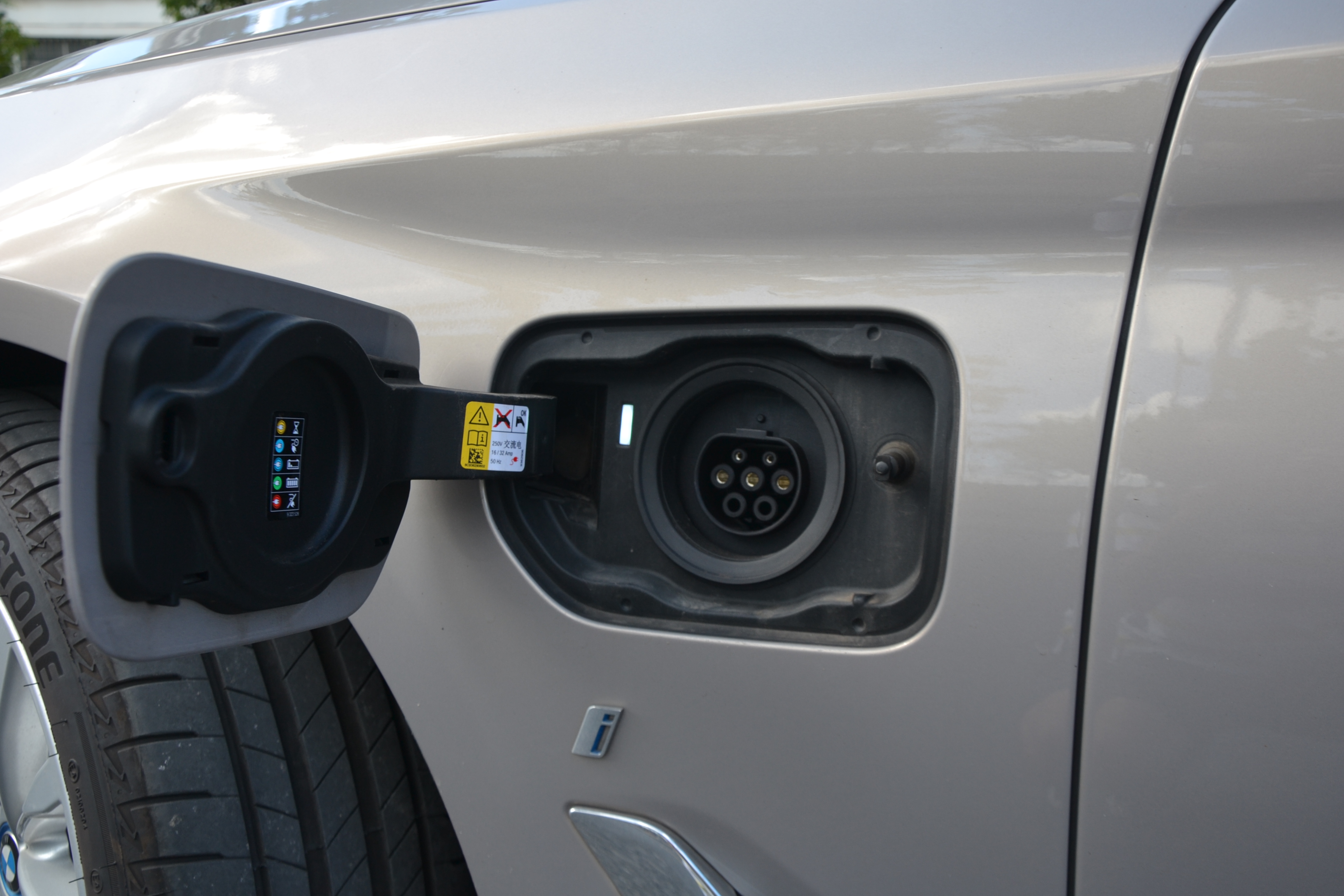 宝马530le混动可以边跑边充电吗,宝马530le新能源驾驶感受