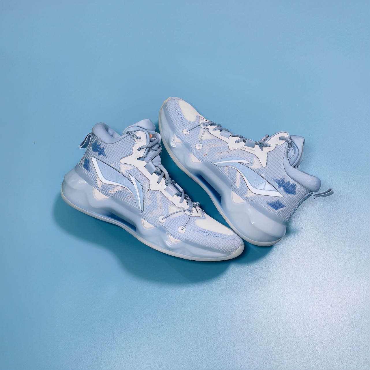 一周打三次球外场篮球鞋耐克,阿迪达斯一周鞋