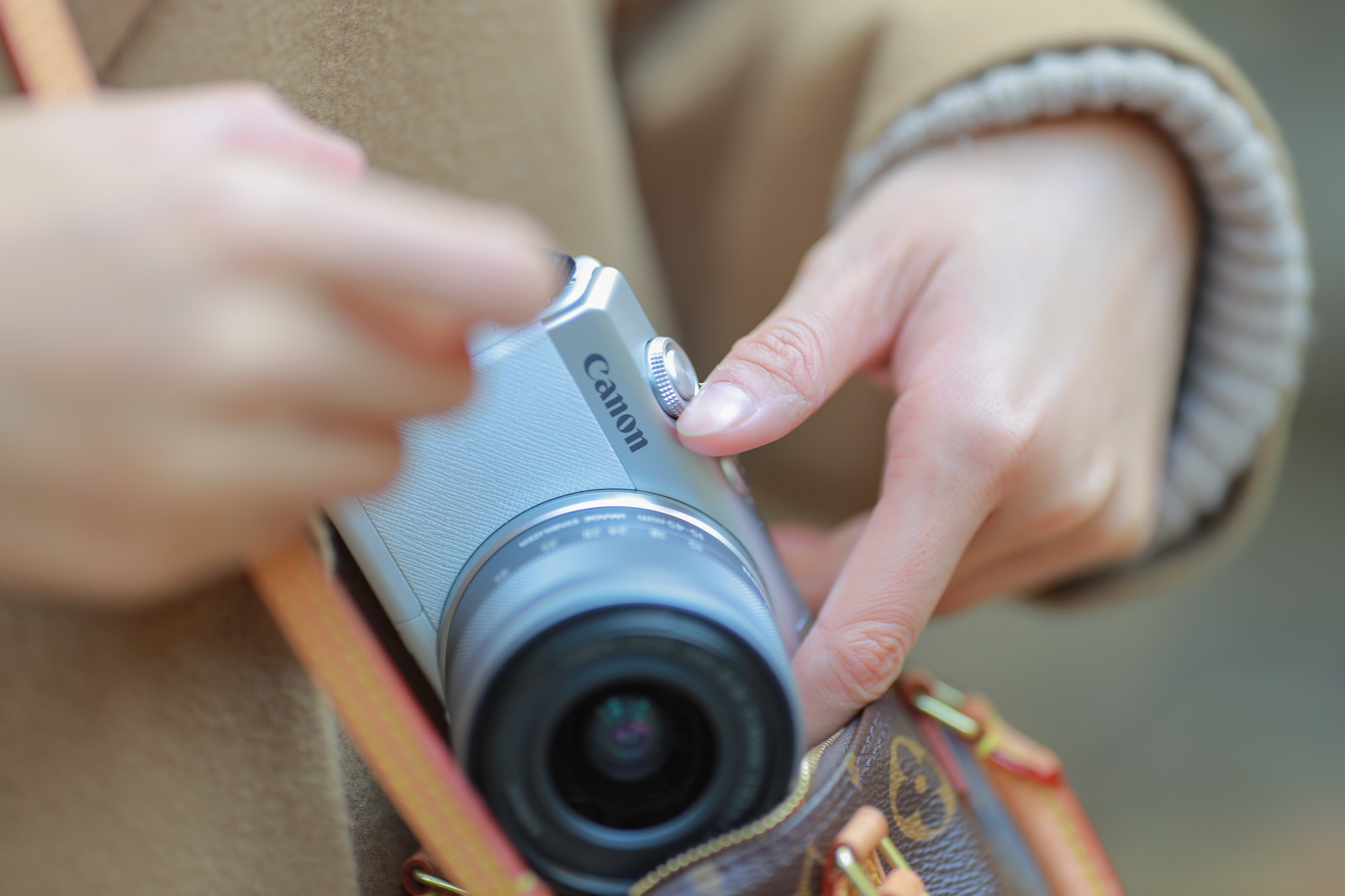 佳能eosm200测评,相机推荐入门佳能eosm200