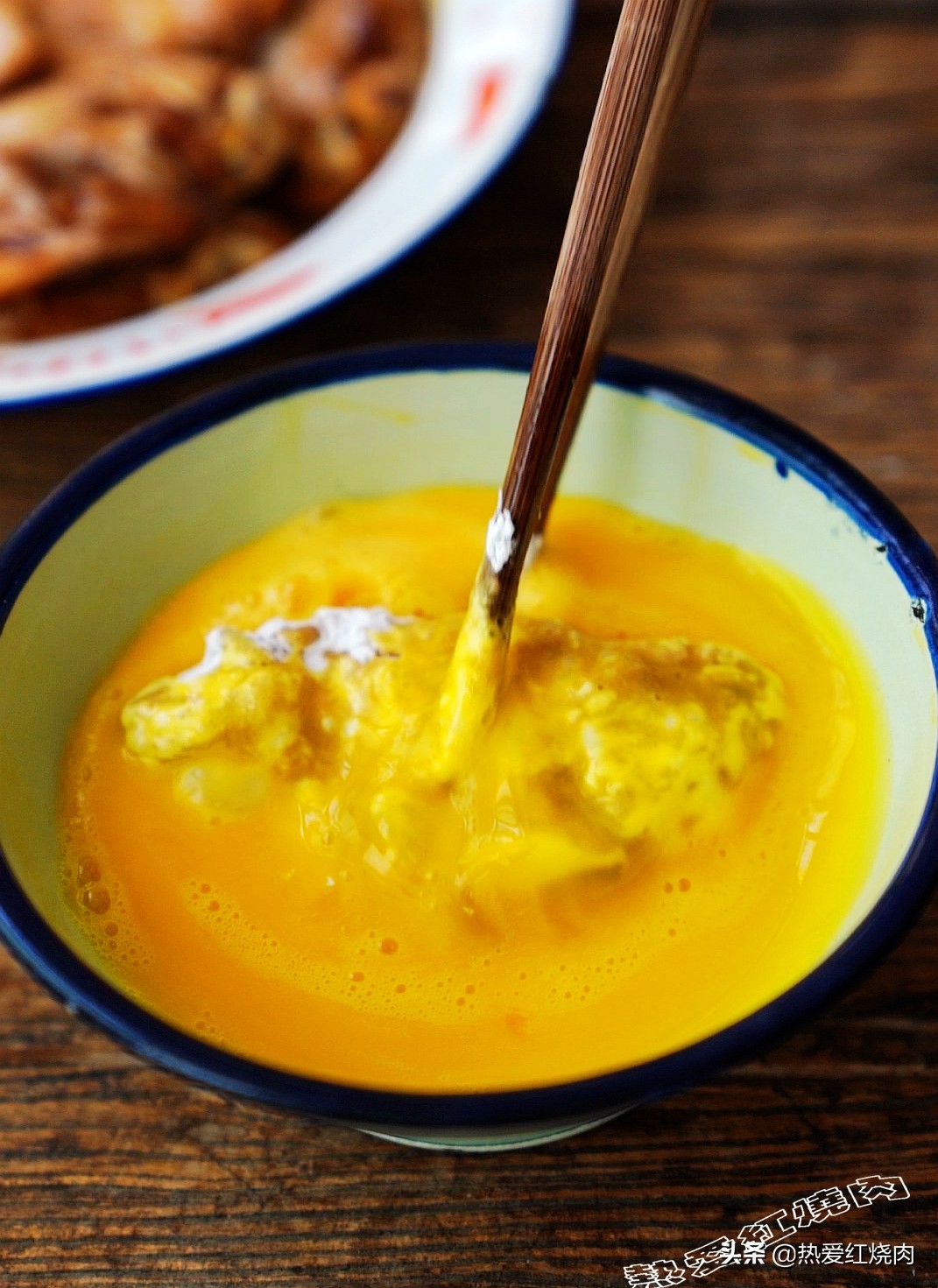 鸡翅最好吃的做法入口酥脆,鸡翅要怎么炸才好吃又有营养