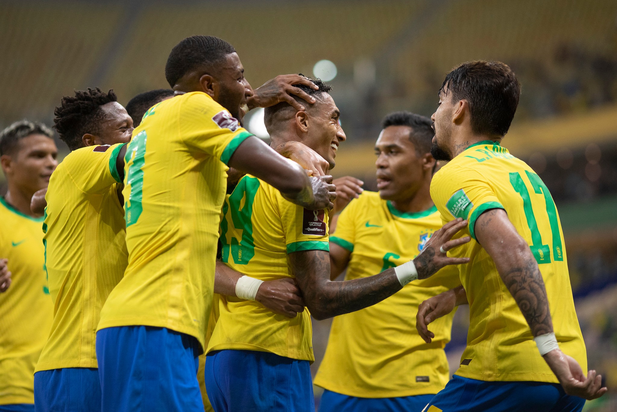 巴西2比1哥伦比亚晋级4强,桑巴军团强势出击