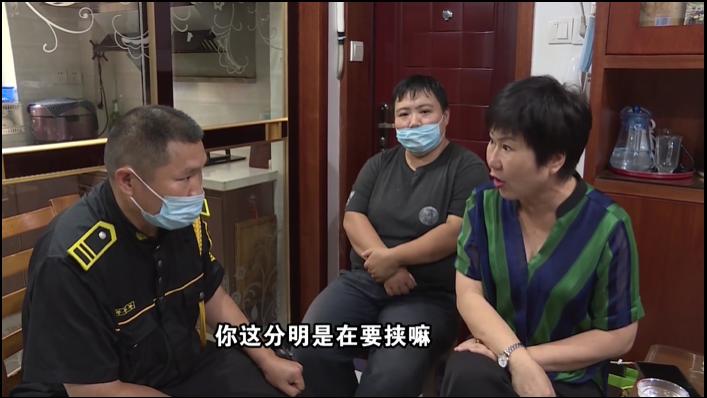 外地农村男想吃城市残障女绝户,被老人识破后恼羞成怒:走着瞧