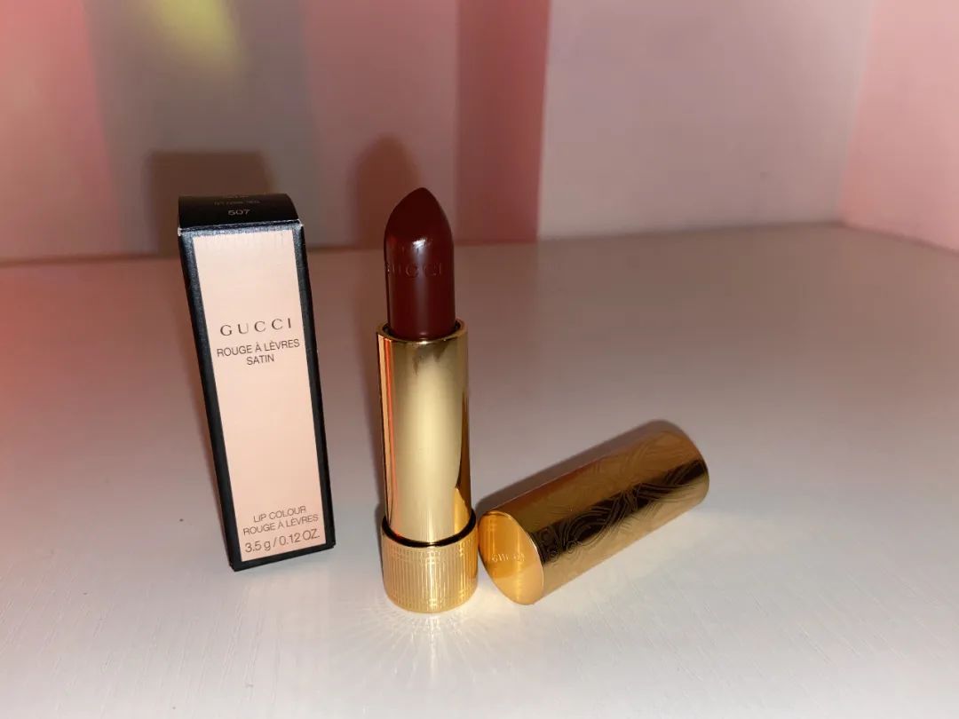 等摘下口罩那天，她们说必须！马上！立刻抹上这支口红！