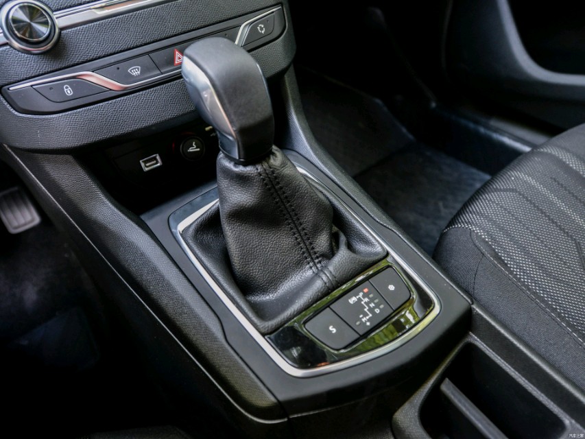 标致308s与高尔夫哪个性价比高,标致308s和高尔夫7对比试驾