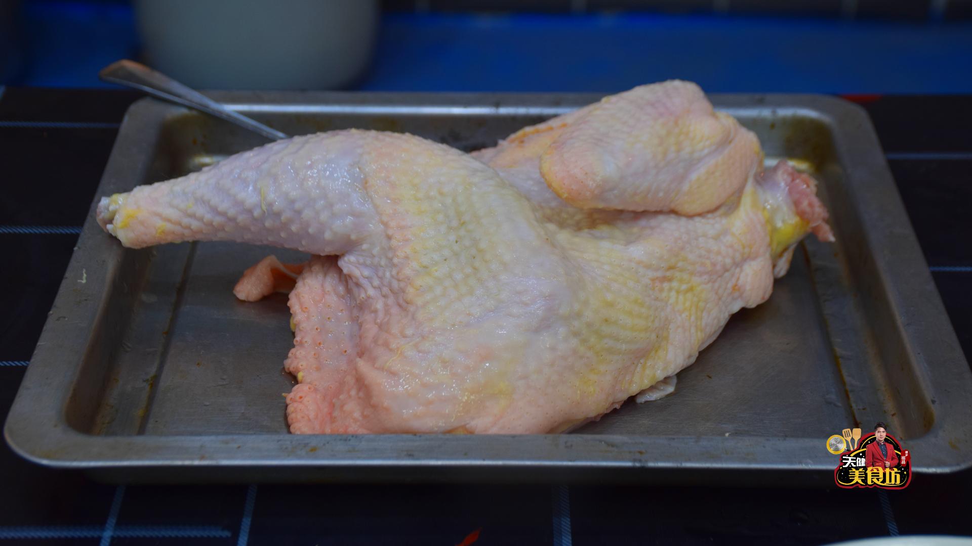 鸡肉怎么弄盐焗鸡,古法盐焗鸡做出来的鸡肉绵绵的