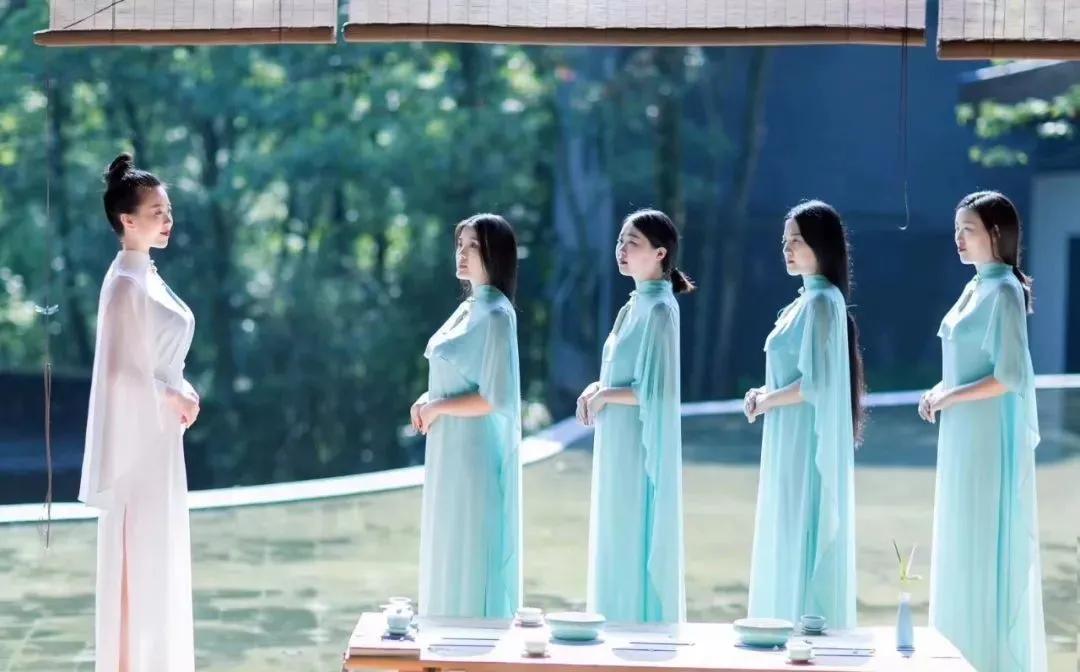 森林秘境的温泉,森林里野奢温泉度假酒店下午茶