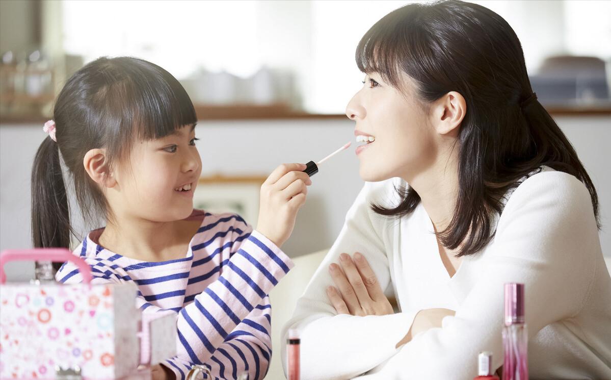 街上碰到人贩子光大喊没用,掌握5种求救方法,才能真正帮到你