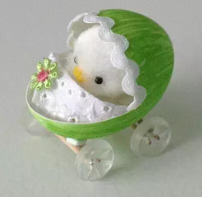 鸡蛋壳托盘手工作品创意,鸡蛋壳手工制作创意粘贴墙面画