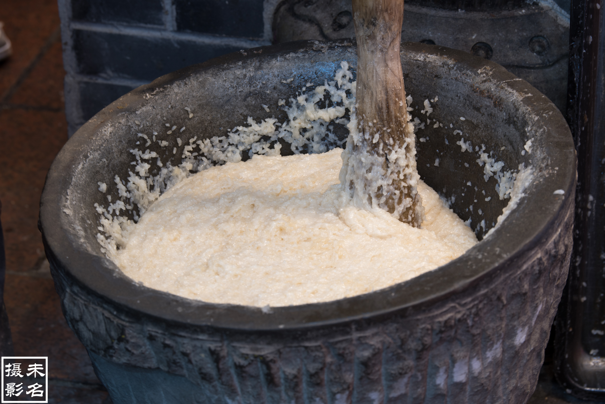 逛历史街区白象街，搭重庆最古老的电梯，游山城最繁华的美食夜市