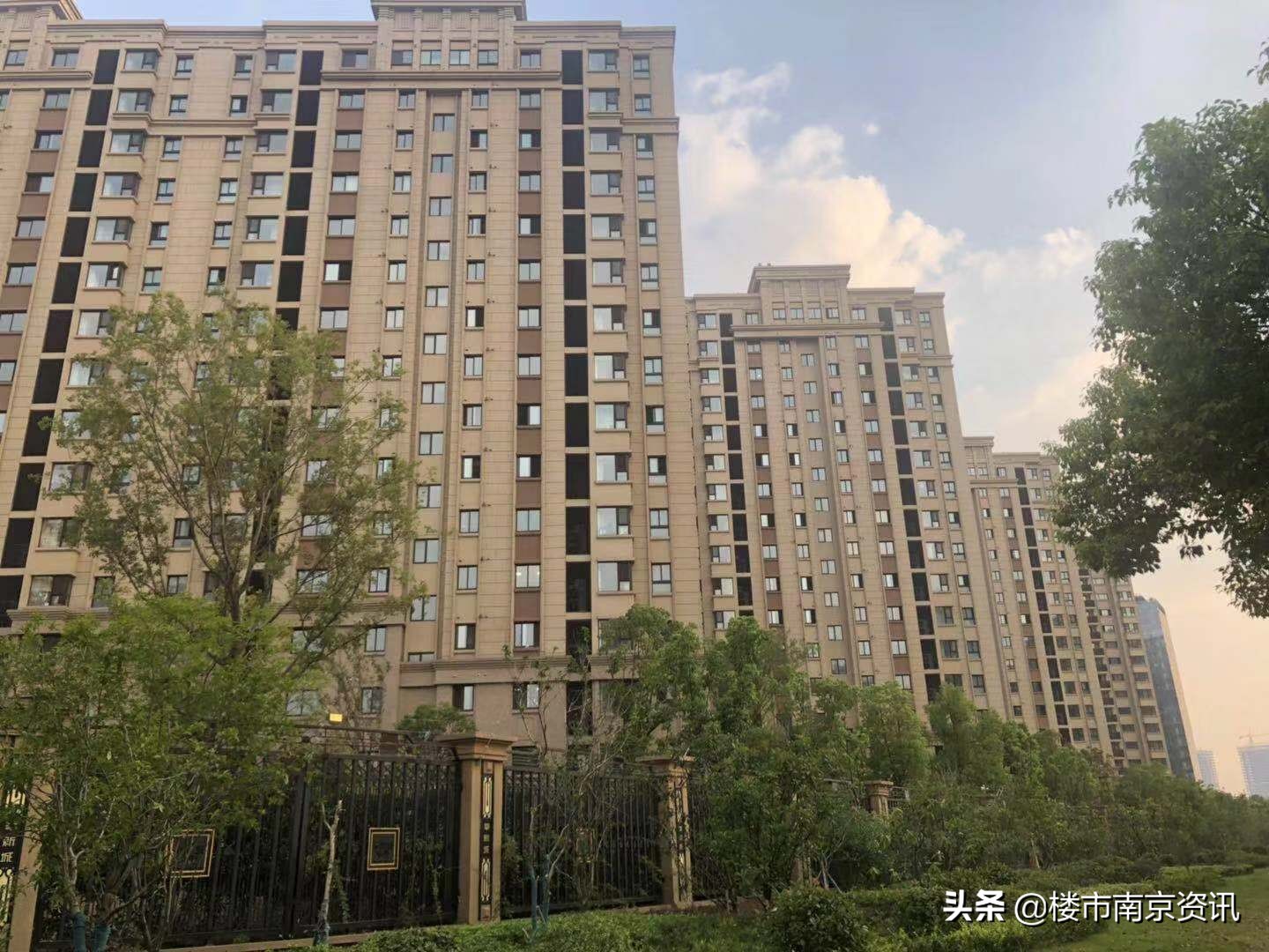 传华新城4.9万/㎡要开盘?华新丽华内部人士:工作重心不在住宅