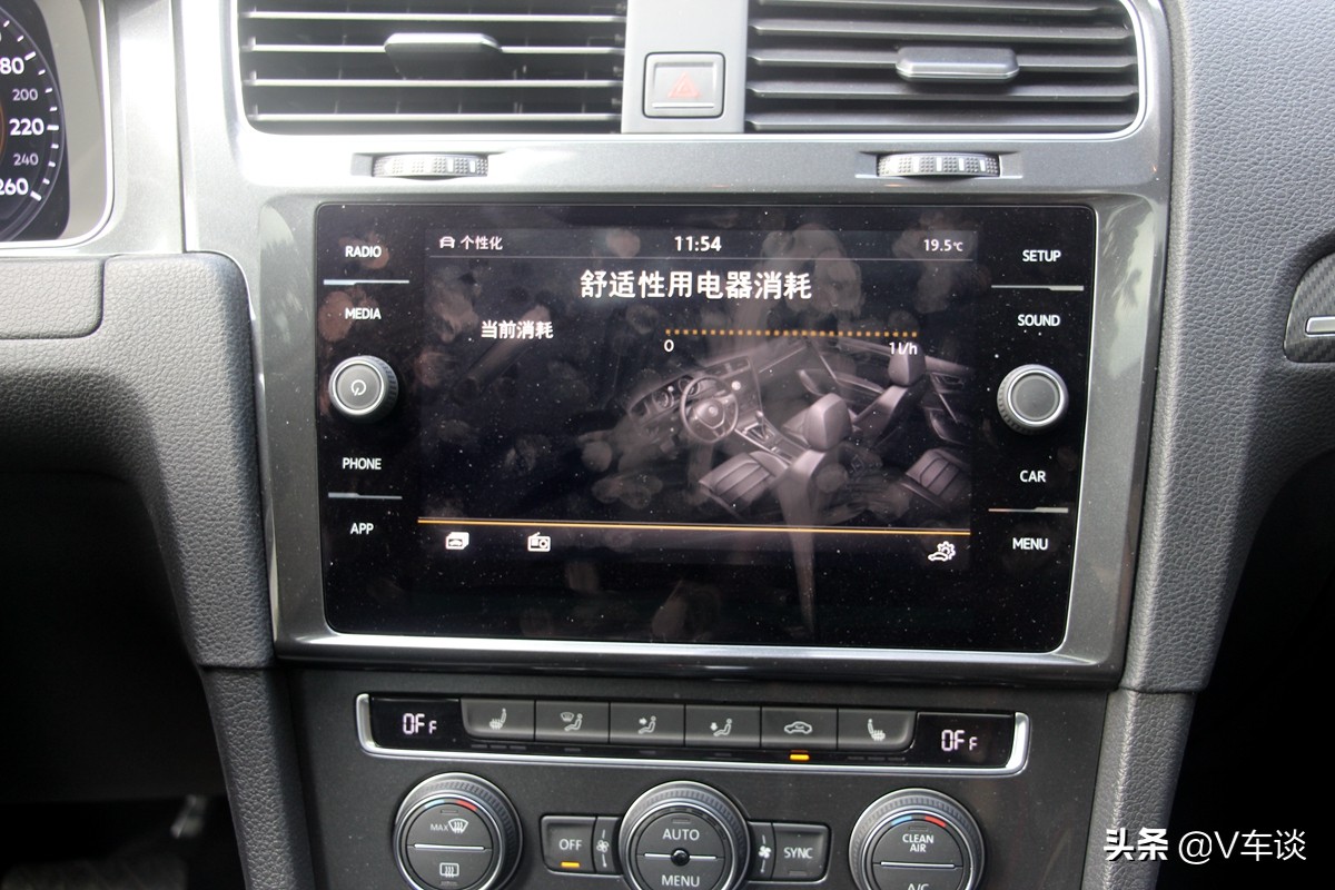 大众高尔夫2021款280TSIDSGR-Line空间,运动感十足全新大众高尔夫实车