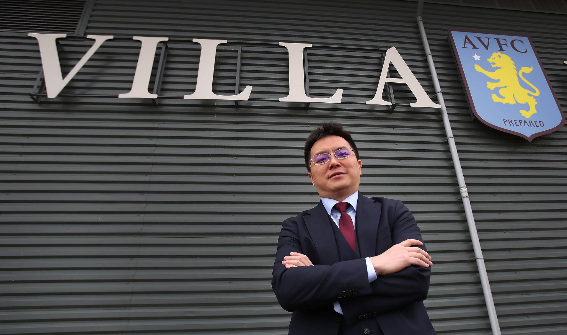 他是哈佛才子，回国创业后身家数亿，玩足球巨亏4亿已无力还债