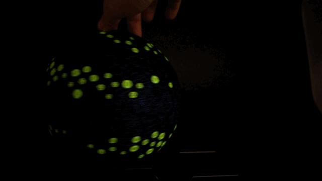 惊艳!“球上刺绣”你见过吗?她在球上绣出二十四节气,无数粉丝为之打call