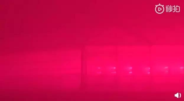 纽约蓝光后，加拿大天空呈罕见火红色光芒，形似恐怖片现场