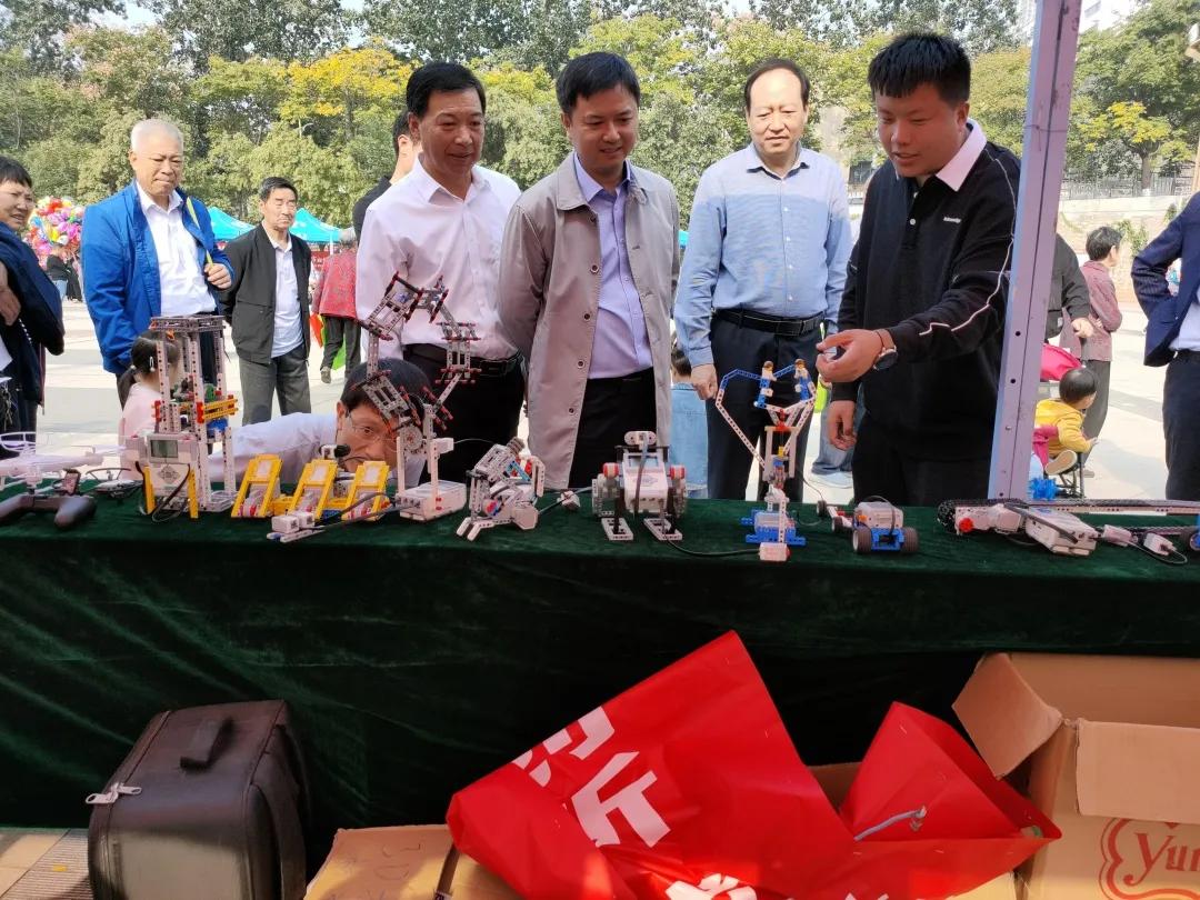 “五位一体”:筑梦教育,引领发展——河南省义马市教体局的转型突围速写