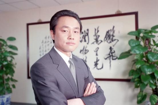 熬过12年铁窗生涯，黄光裕身后原来一直站着“不倒的靠山”