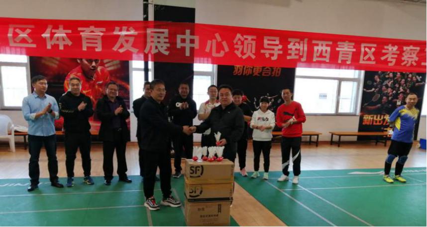 手抛球凌空抽射,手扑球运动视频