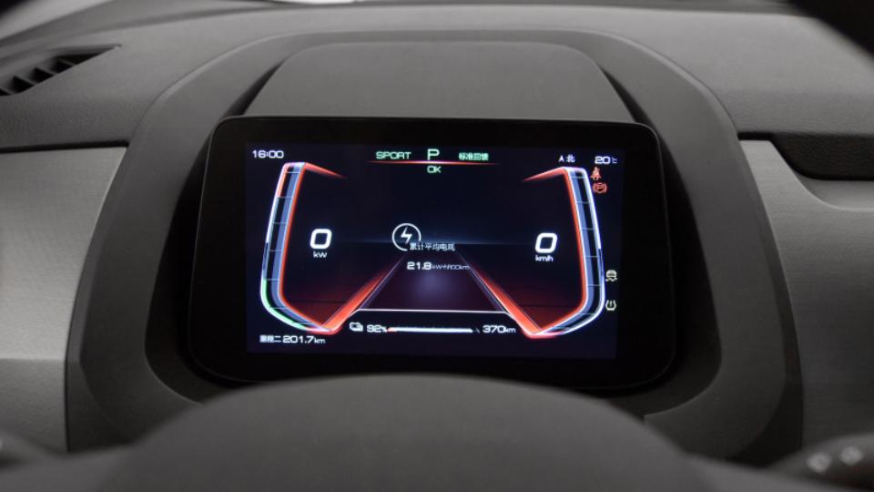 比亚迪元pro试驾车值多少钱,比亚迪元pro对比长安奔奔e-star