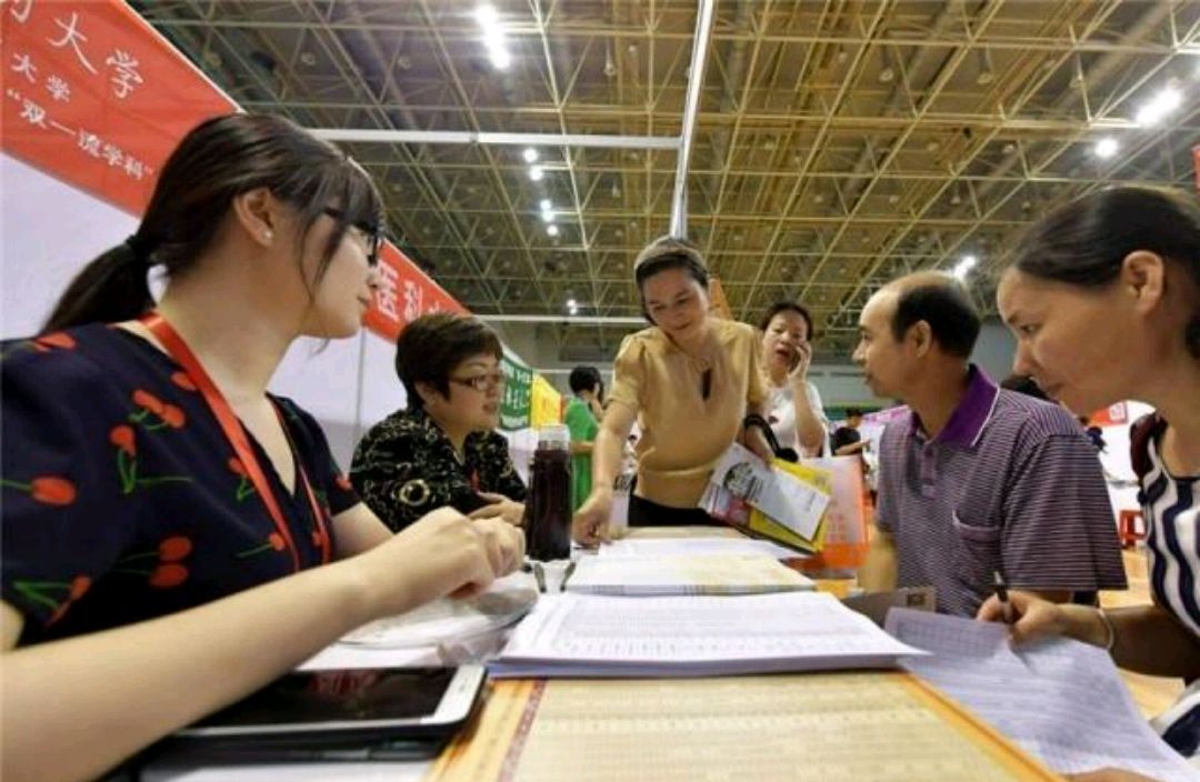 俞敏洪谈填报志愿作文,俞敏洪说高考志愿填报选专业