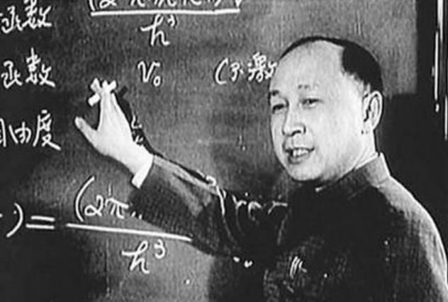 世界上最伟大的科学家爱因斯坦,牛顿和爱因斯坦谁是真正的天才