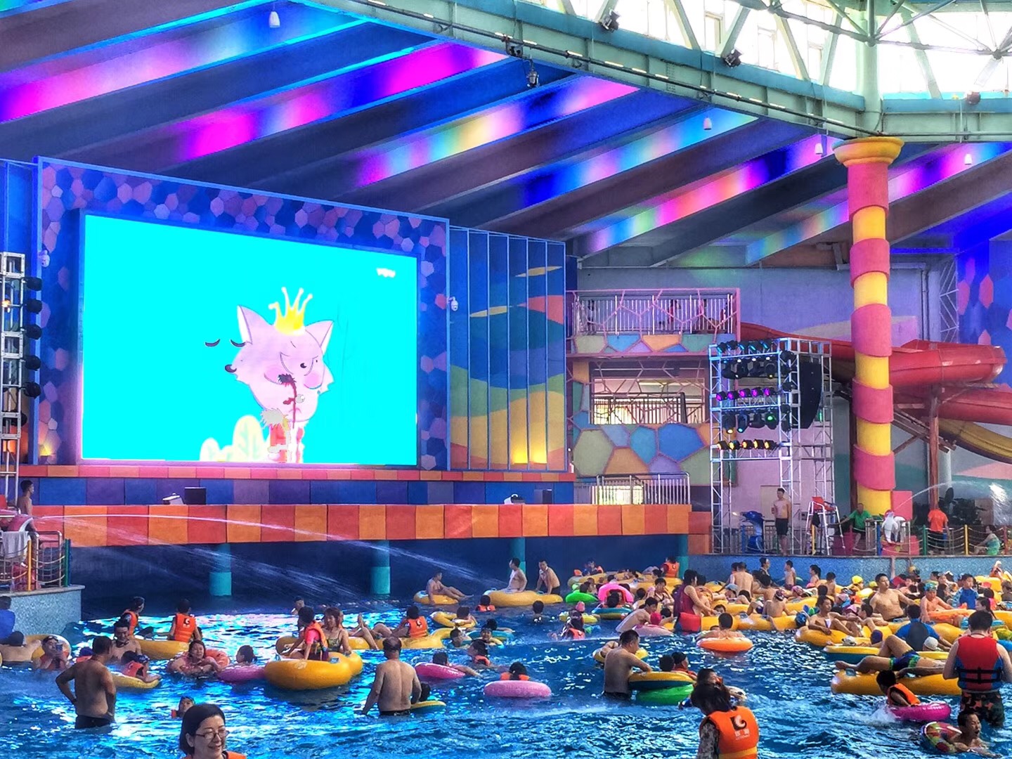 欢乐湾温泉水世界,沉浸式泡温泉水酷汤泉