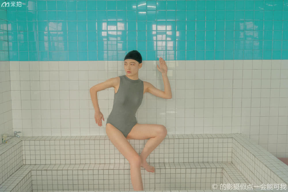 小姐姐拍视频被误会,小姐姐拍照姿势被以为是男生