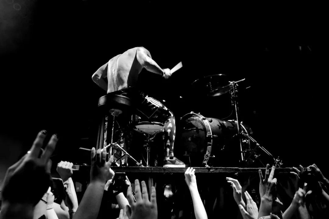 鼓手在乐队中c位,鼓手殿堂级