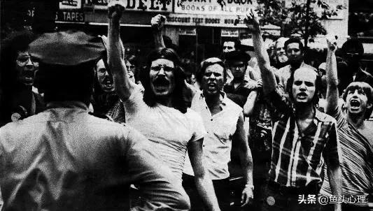 我是同性恋，更容易感染艾滋吗？李银河：避而不谈才是大问题