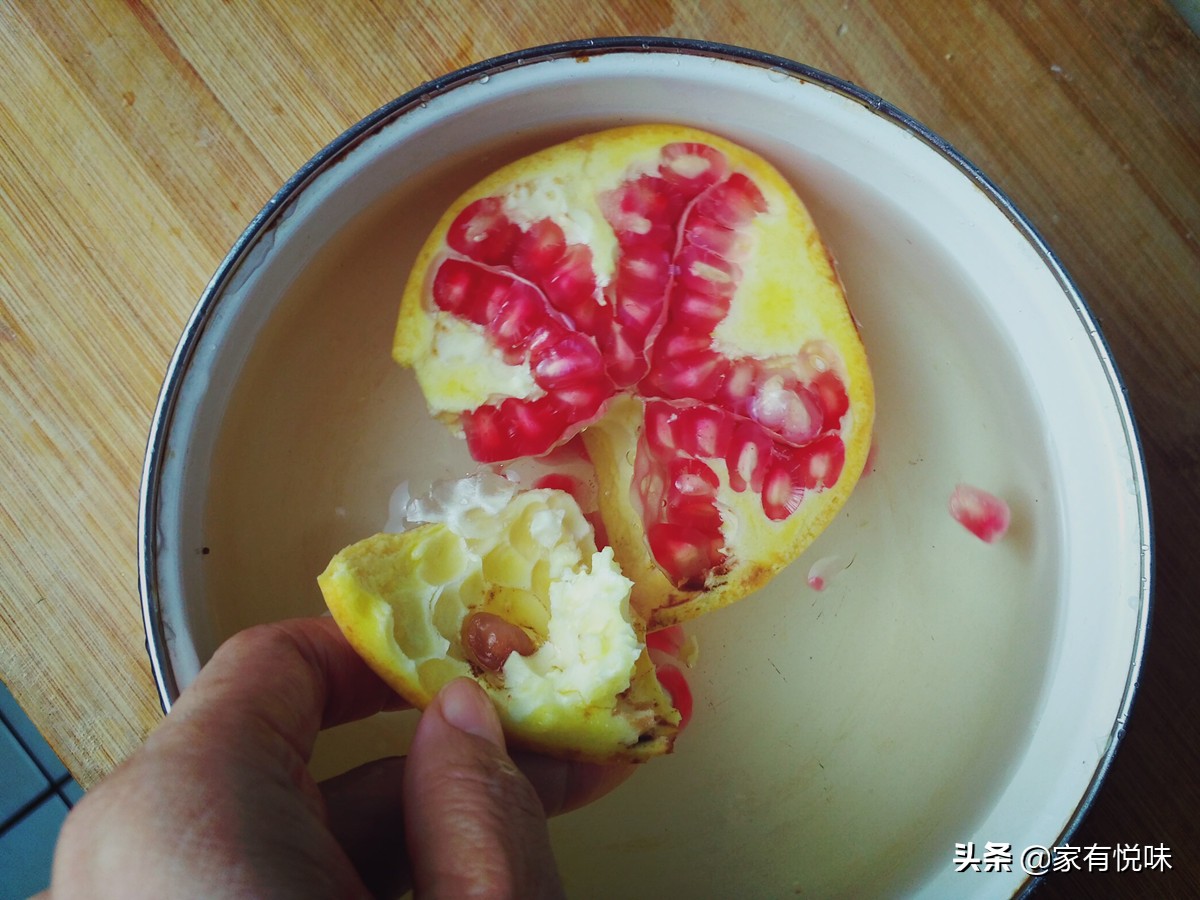 推荐四种方法轻松剥石榴,怎么快速的剥石榴小窍门