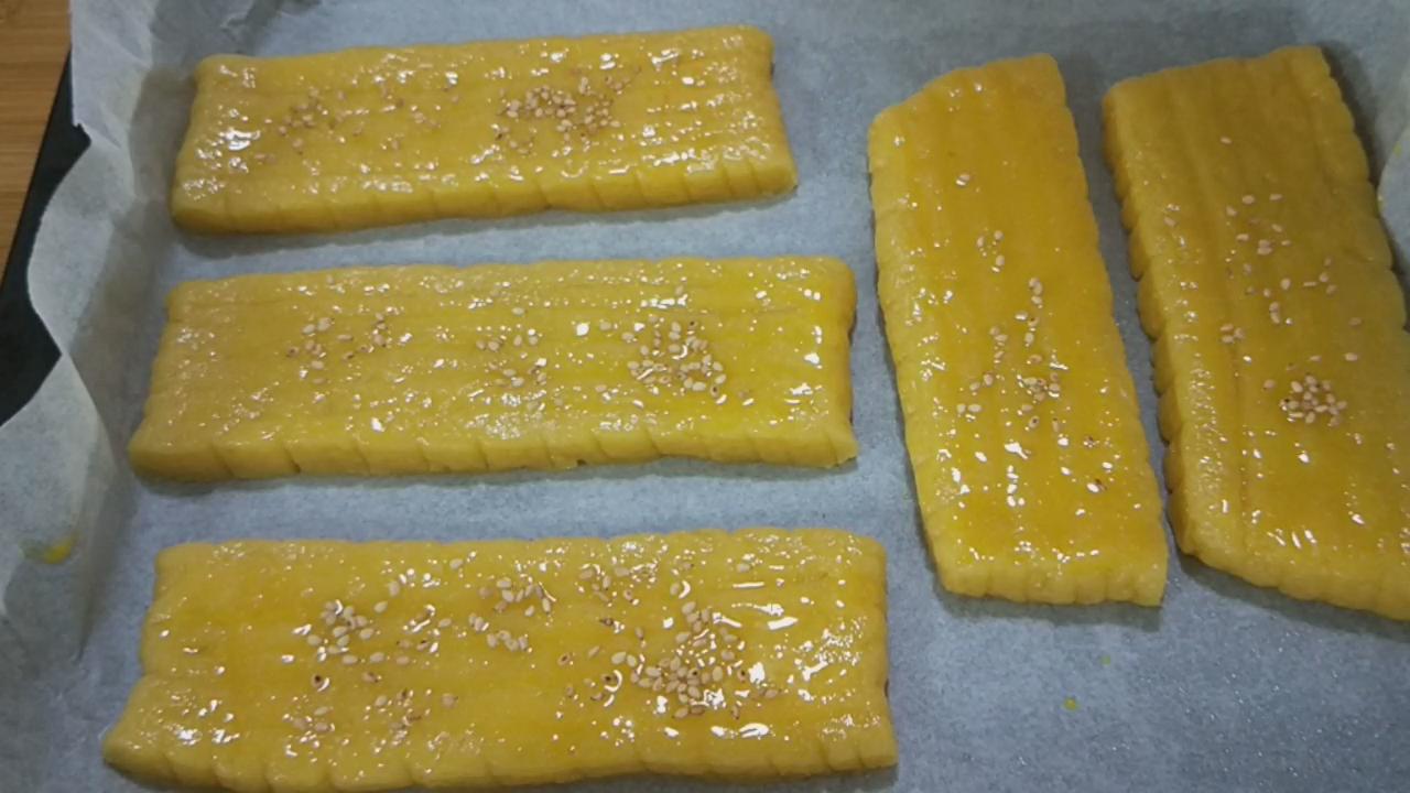 面粉里加鸡蛋怎么做饼,鸡蛋面粉饼怎么做松软好吃