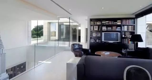 梅西豪宅c罗豪宅,梅西和c罗谁豪宅最好