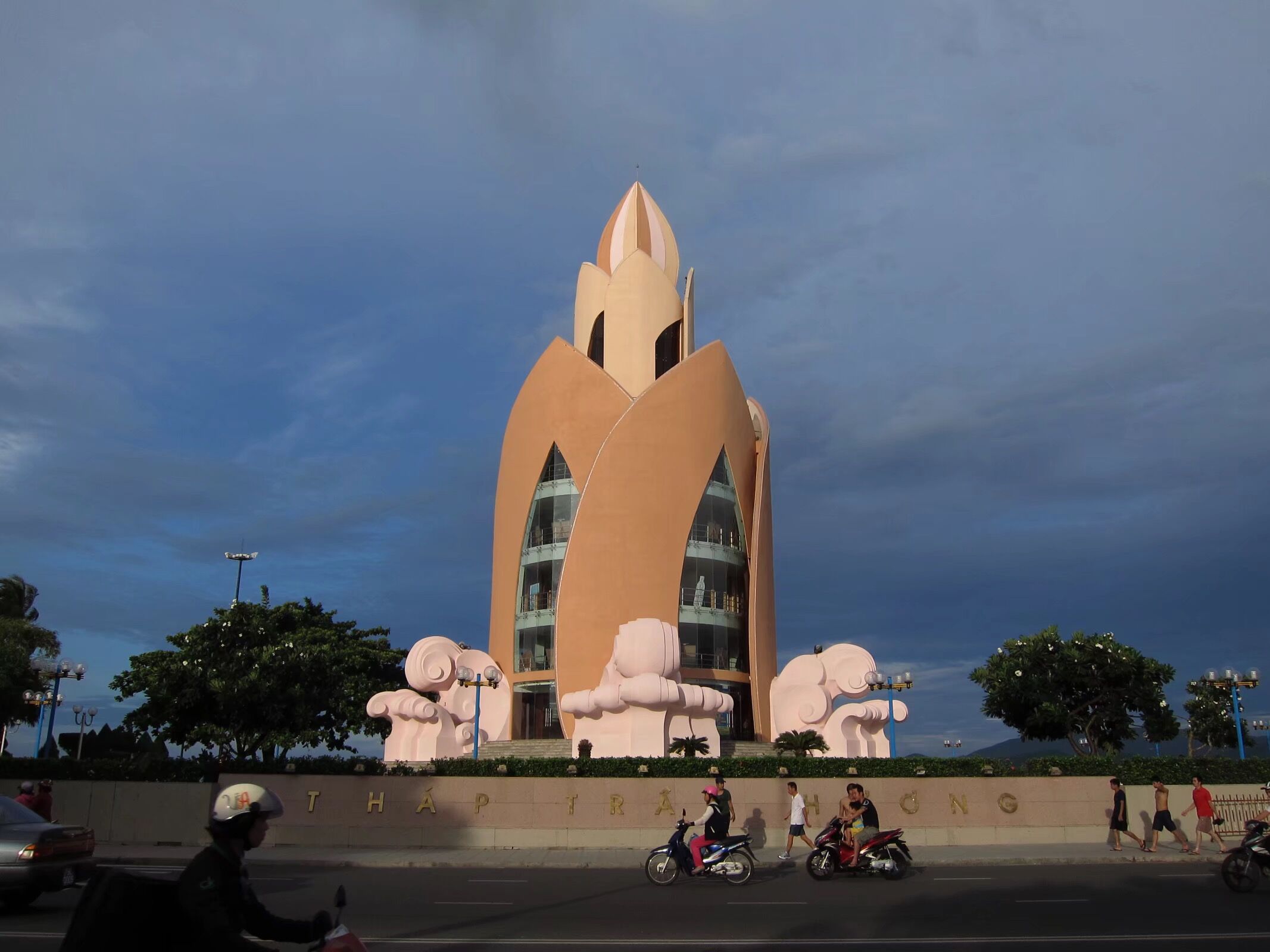 第一次越南旅游芽庄,骑着单车去看最美的风景