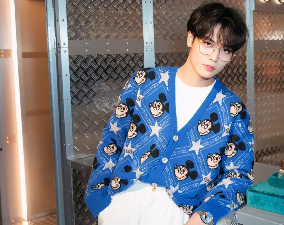 赵露思误食散粉上热搜,赵露思误食散粉过敏后的样子