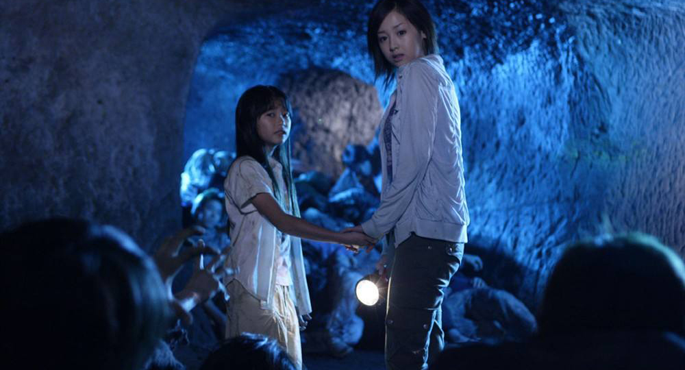 适合成年人观看的日本恐怖片,日本恐怖片满脸流血微笑的女鬼