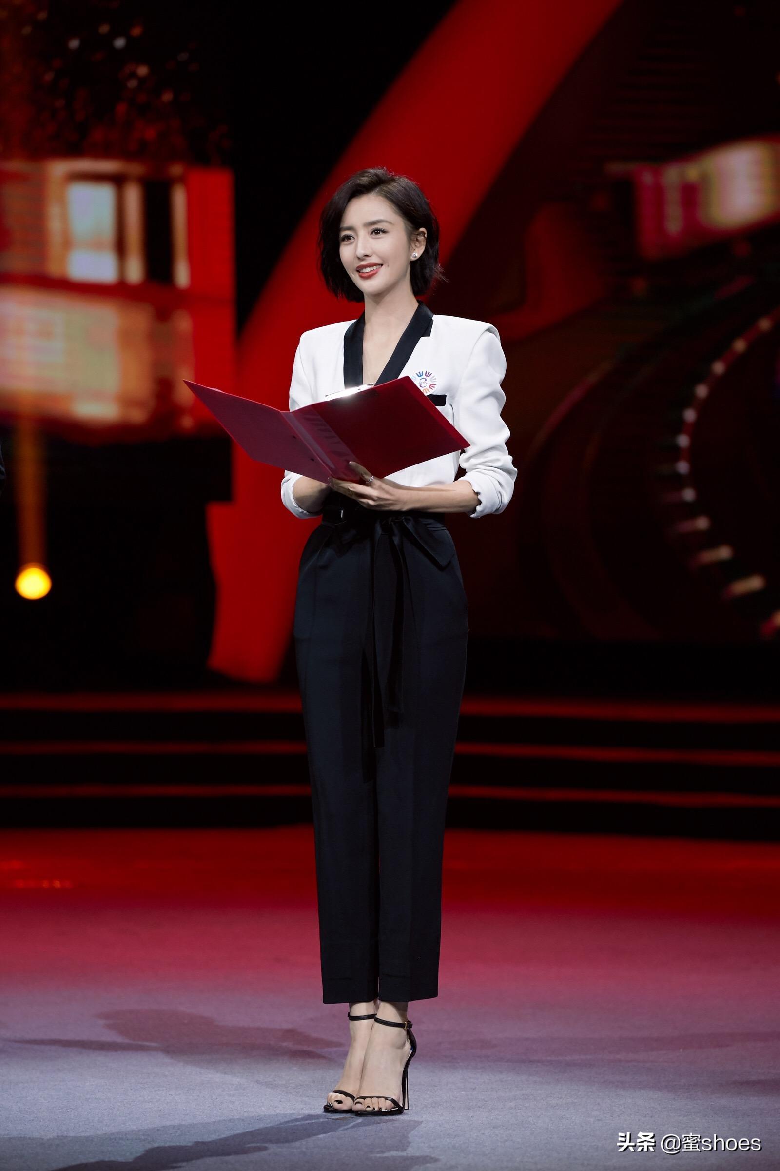 佟丽娅高跟鞋的穿搭,佟丽娅凉鞋穿搭