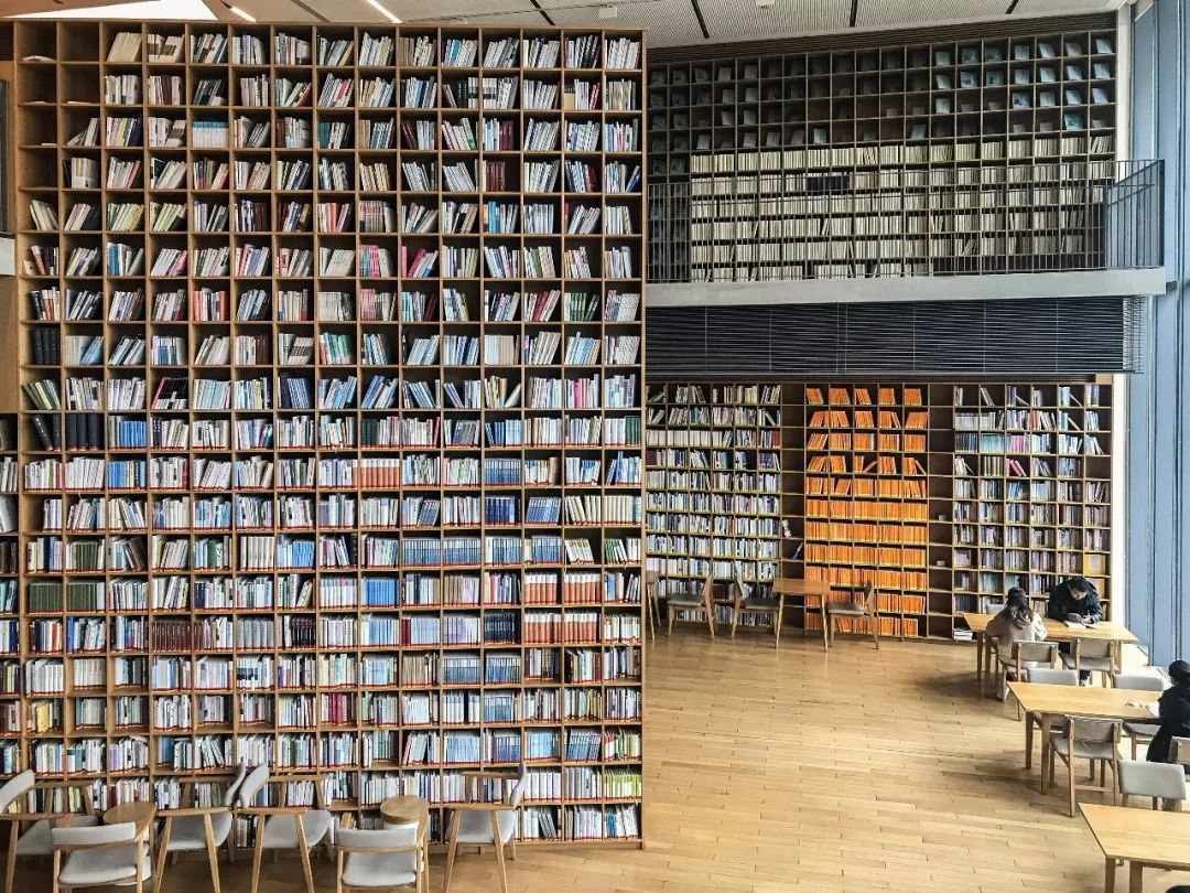 进了图书馆就不想走了的文案,进了图书馆就不想走了