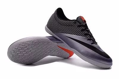 如何挑选足球鞋,儿童如何挑选足球鞋