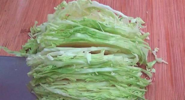 包菜最好吃的做法一次6颗不够吃,包菜好吃的做法一吃就上瘾