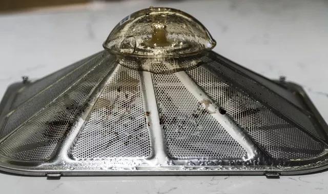 煮茶叶蛋的锅留下了污渍怎么去掉,如何去除不锈钢锅上的顽固污渍