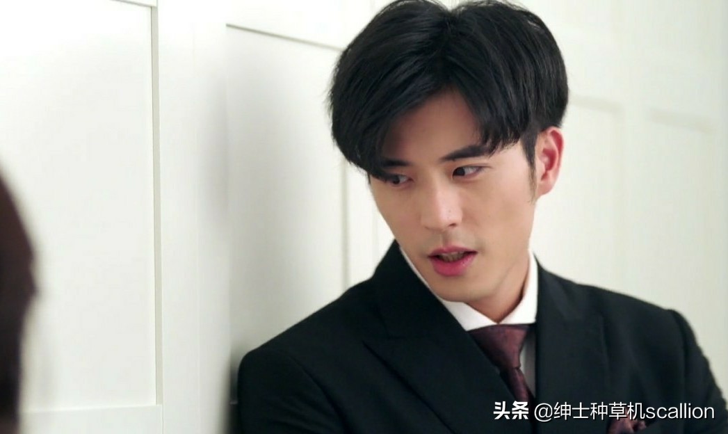 从影视剧看穿搭十一：万能的色调、高贵的象征——黑色衬衫