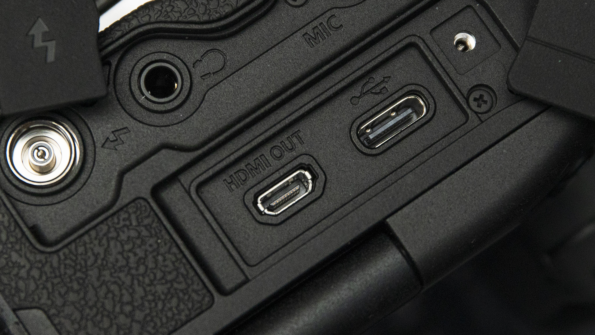 r5佳能24-70f2.8套机,佳能r5无反之战评测