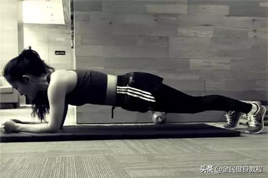 平板支撑正确姿势初级版,正确掌握平板支撑只需2分钟